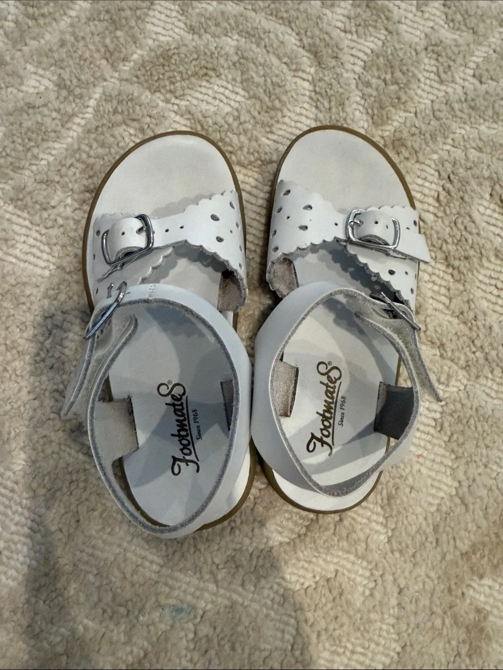 FootMates white scalloped
